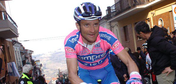 Vainqueur sur tapis vert en 2011, Michele Scarponi a pour ambition de gagner sur le terrain ce Giro 2013 - Photo Sirotti