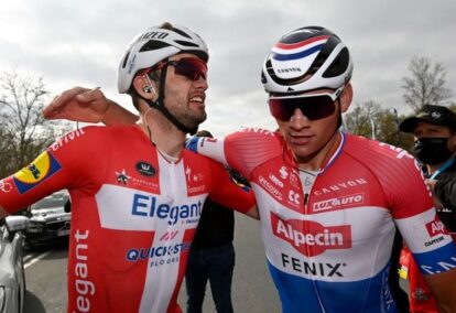 Mathieu van der Poel félicitant Kasper Asgreen pour sa victoire sur le Ronde. Photo : Getty Images