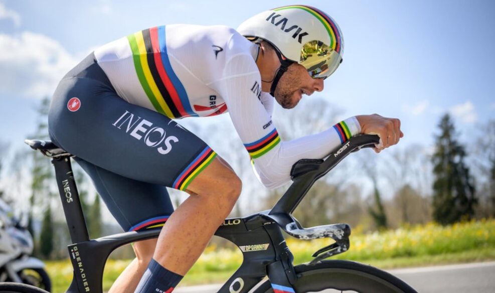 Filippo Ganna lors du chrono du Tirreno avec le maillot arc-en-ciel. Photo : RCS